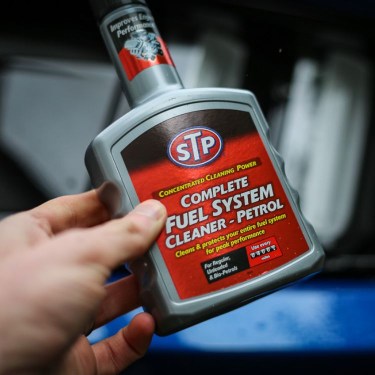 Добавка STP за Почистване Горивната Система - бензин (Complete Fuel System Cleaner Petrol)